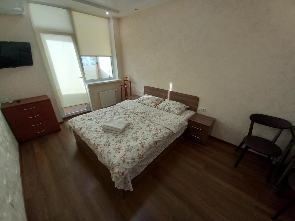 Smart Apartments Drahomanova 2А Kiev Esterno foto