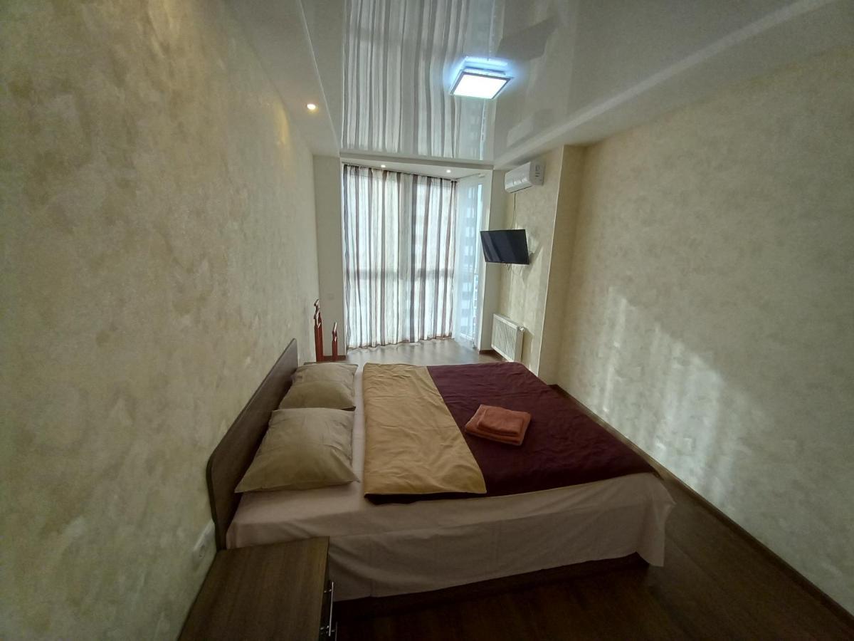 Smart Apartments Drahomanova 2А Kiev Esterno foto