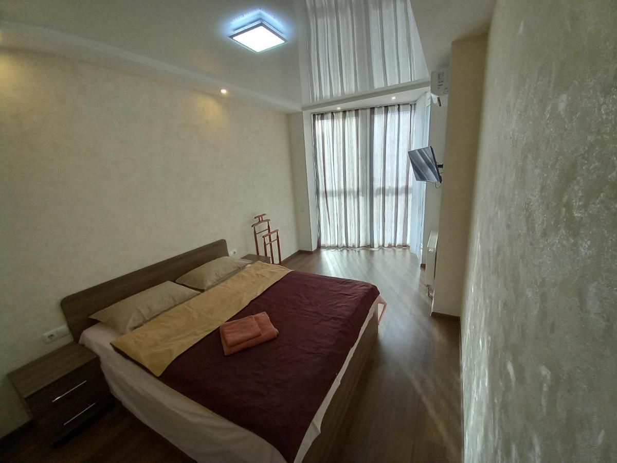Smart Apartments Drahomanova 2А Kiev Esterno foto
