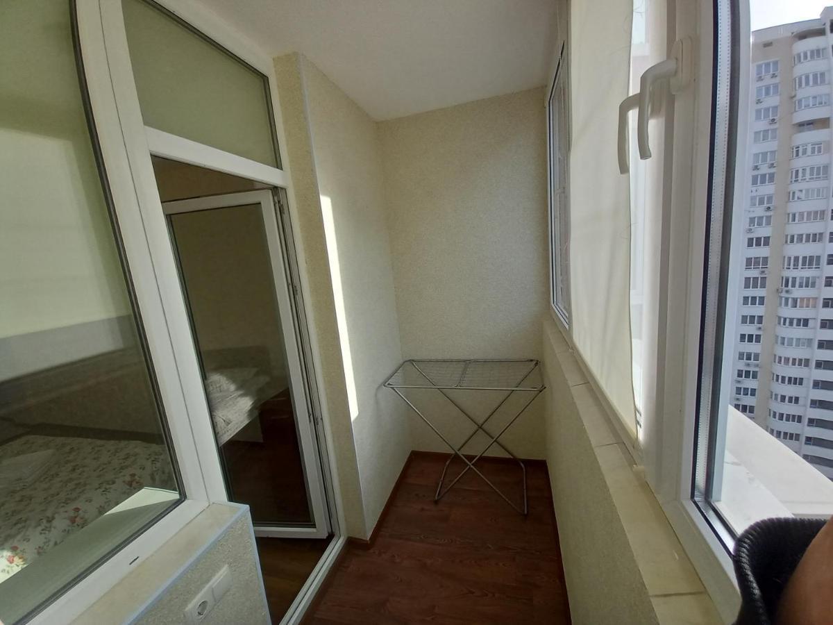 Smart Apartments Drahomanova 2А Kiev Esterno foto